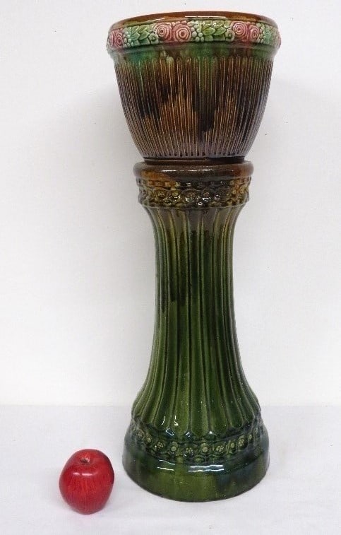 A WELLER ZONA PATTERN JARDINIERE ON
