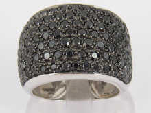 A while metal (tests 14 carat gold)