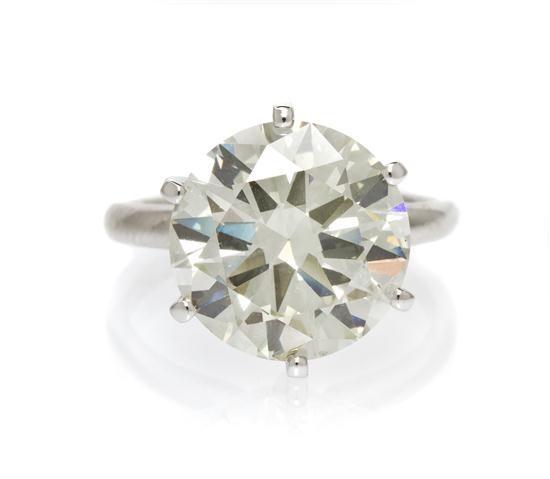 A White Gold and Diamond Ring