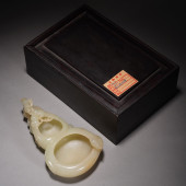 A WHITE JADE GOURDS SHAPED BRU