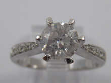 A white metal (tests 14 ct gold)