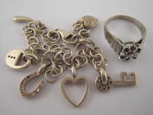 A white metal (tests 18 carat gold)