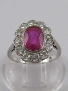 A white metal (tests 18 ct gold and