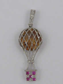 A white metal (tests 18 ct gold)