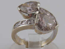 A white metal (tests 18 carat gold)