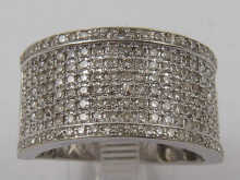 A white metal (tests 18 carat gold)
