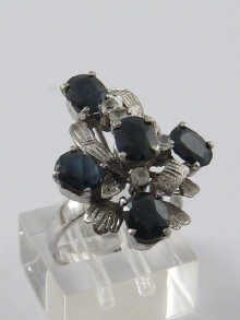 A white metal (tests 9 ct gold)