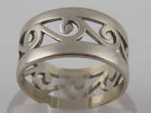 A white metal (tests platinum) ring