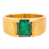 A WIDE 18K HAMMERED RING WITH