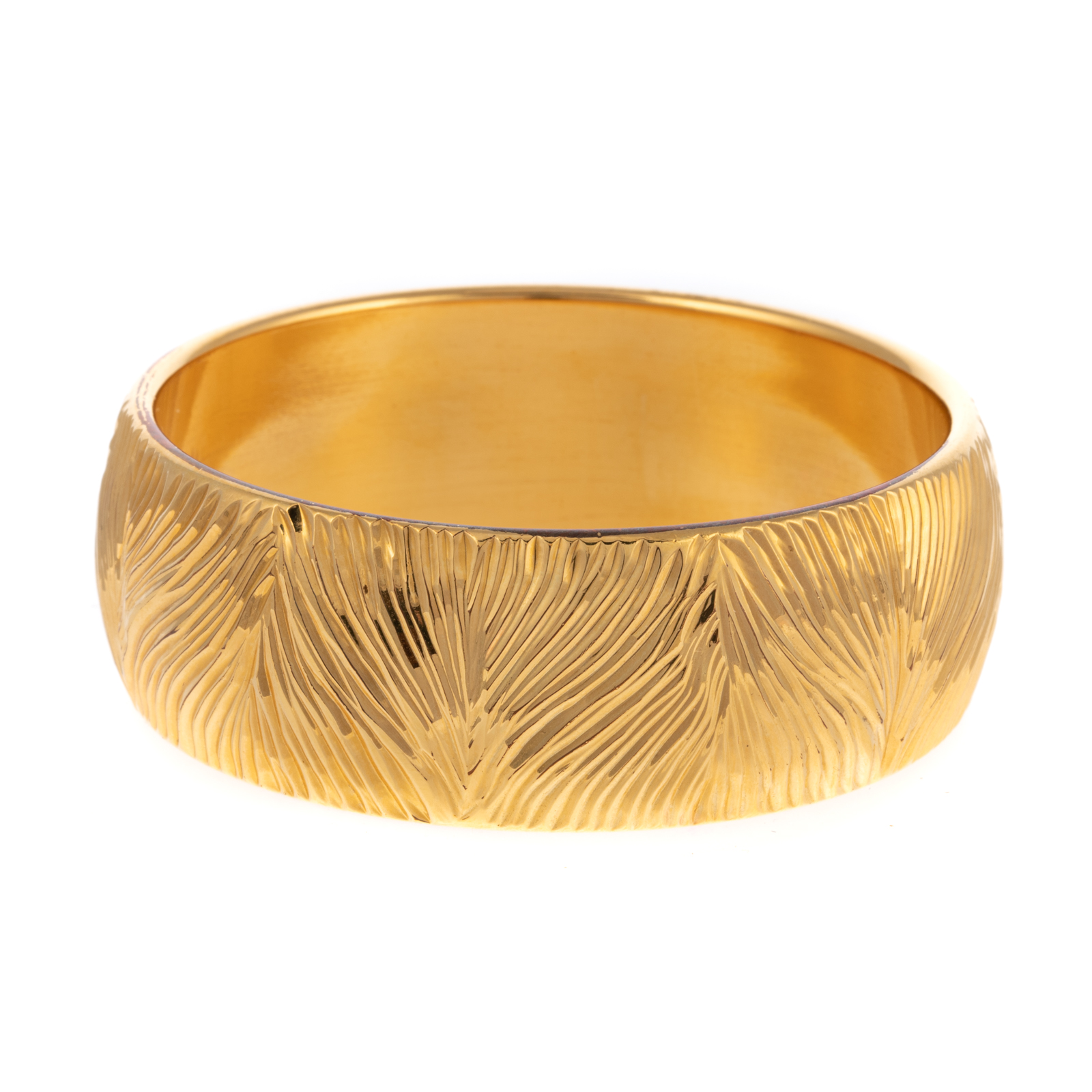 A WIDE ENGRAVED BANGLE BRACELET