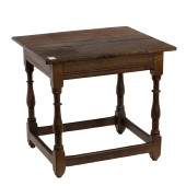 A WILLIAM AND MARY STYLE OAK T
