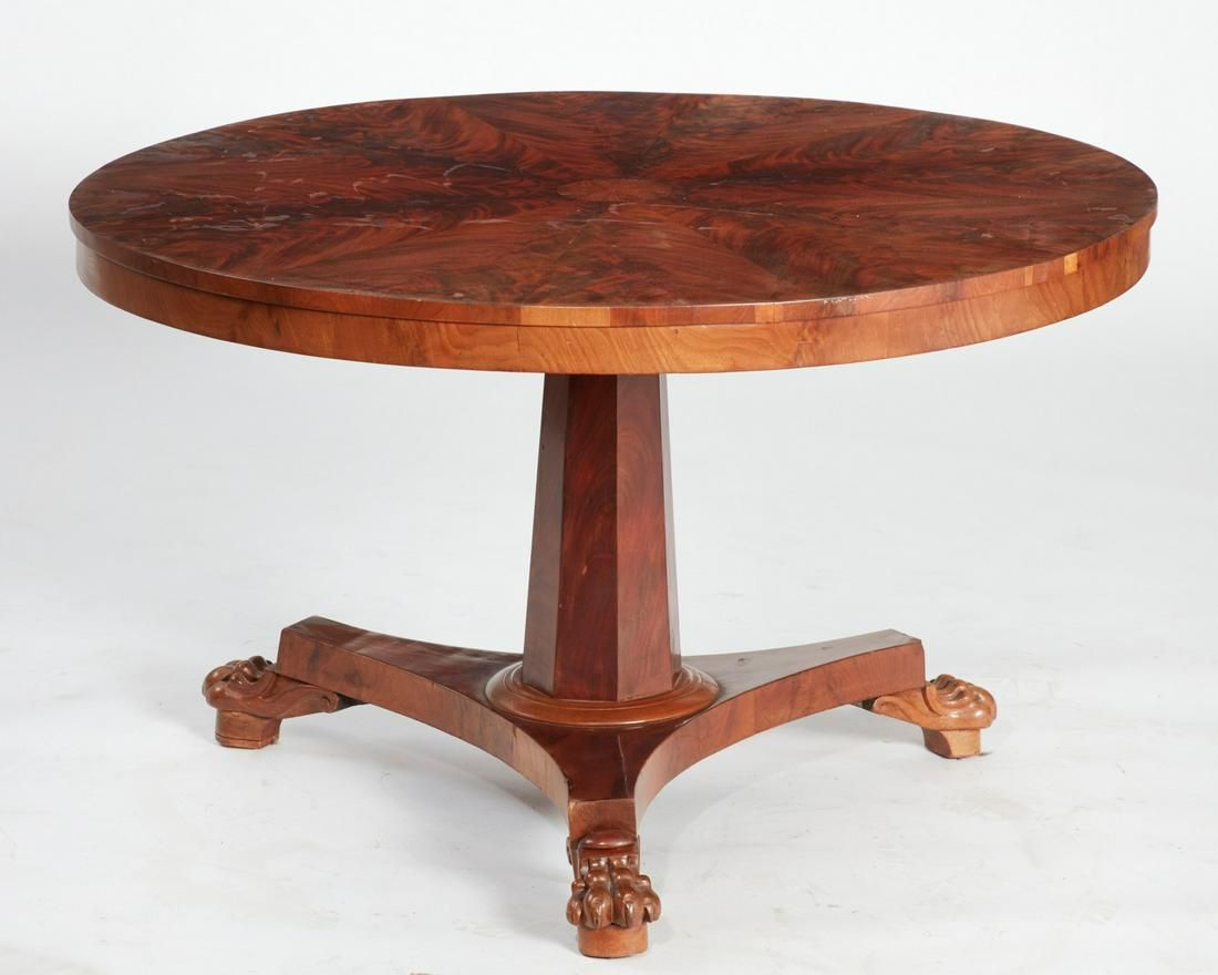 A WILLIAM IV MAHOGANY CENTER TABLEA