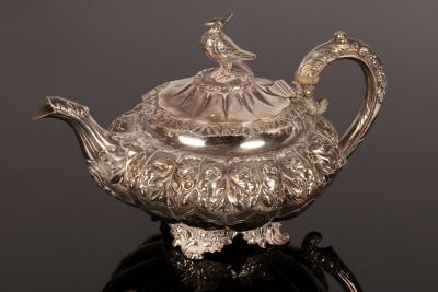 A William IV silver teapot,