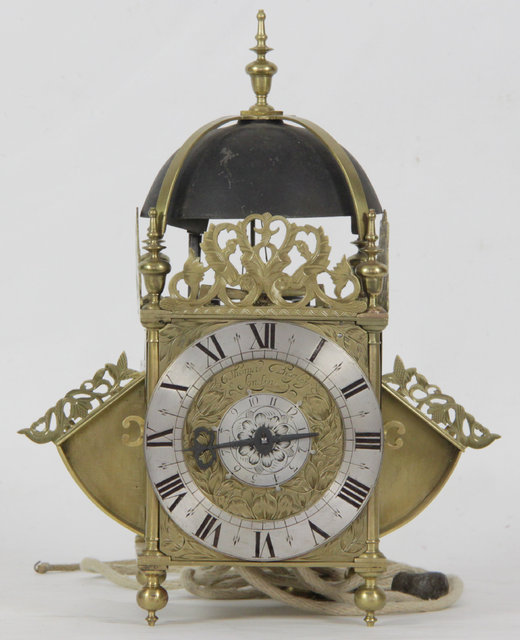A wing-type brass lantern alarm