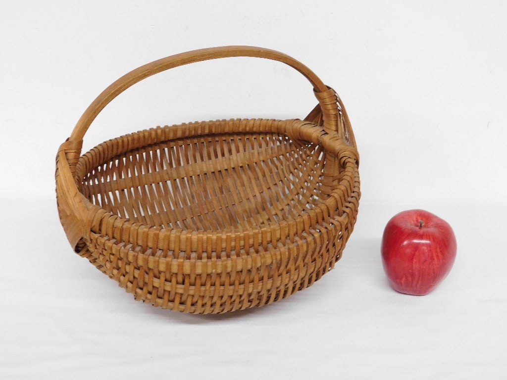 A WONDERFUL ASH SPLINT EGG
