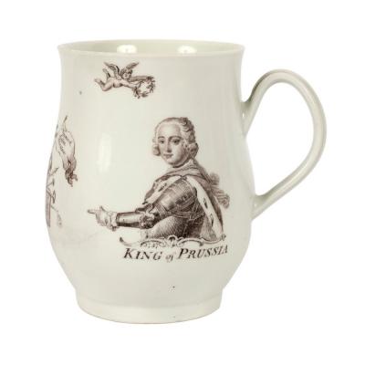 A Worcester bell-shaped mug,