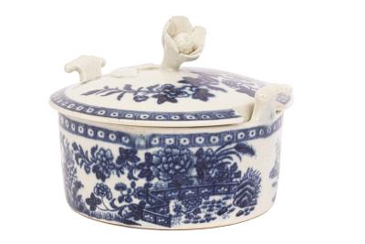 A Worcester blue and white butter