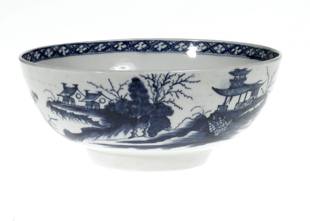 A WORCESTER BOWL painted in