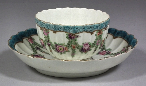 A Worcester porcelain tea bowl