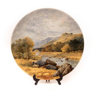 A Worcester wall plate, depicting