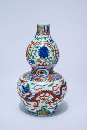 A WUCAI 'DRAGON' GOURD-SHAPED