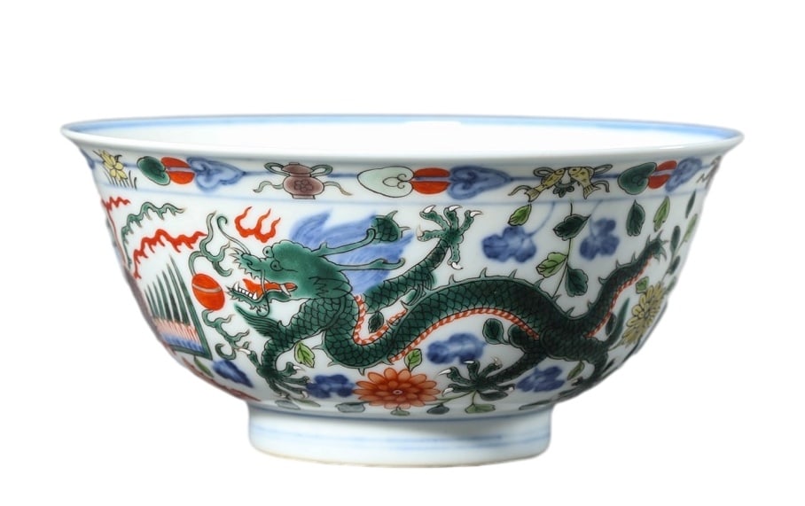 A WUCAI 'EIGHT TREASURES, DRAGON,