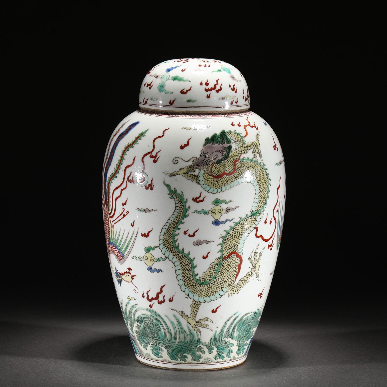 A WUCAI FDRAGON PHOENIX PORCELAIN