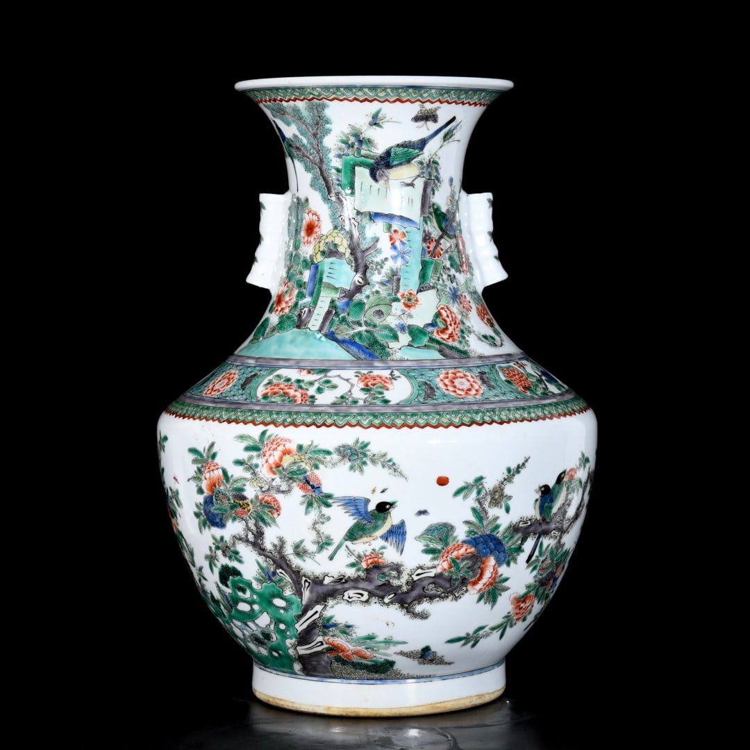 A WUCAI 'FLOWERS AND BIRDS' VASEA