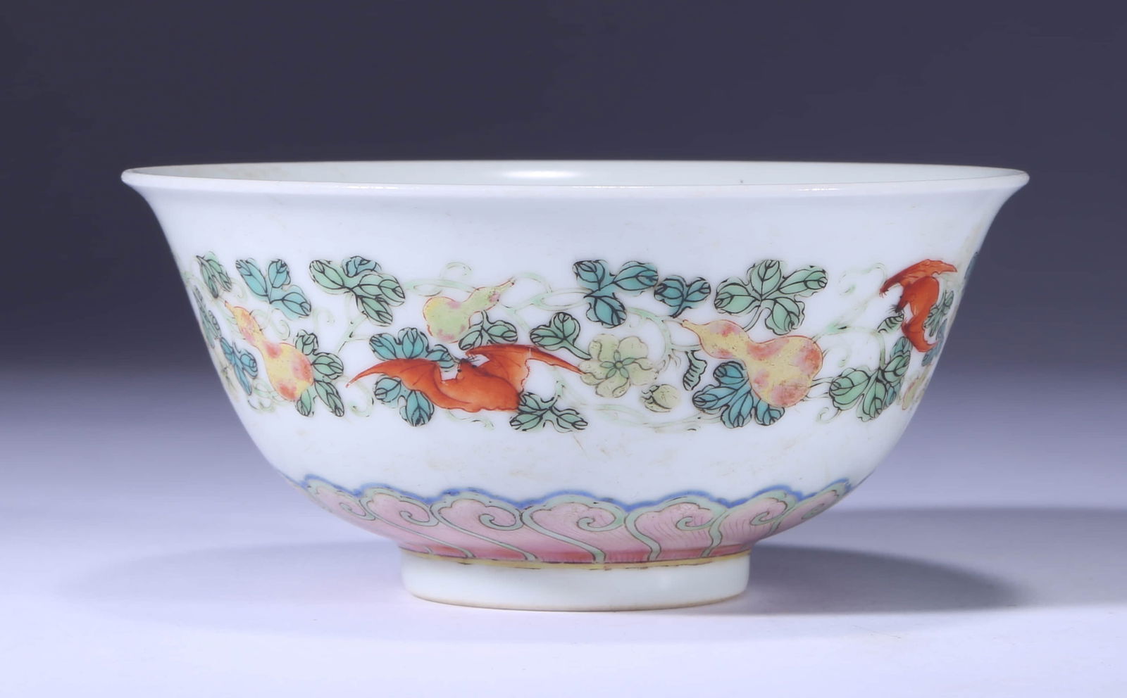 A WUCAI 'FU AND SHOU' BOWLA WUCAI