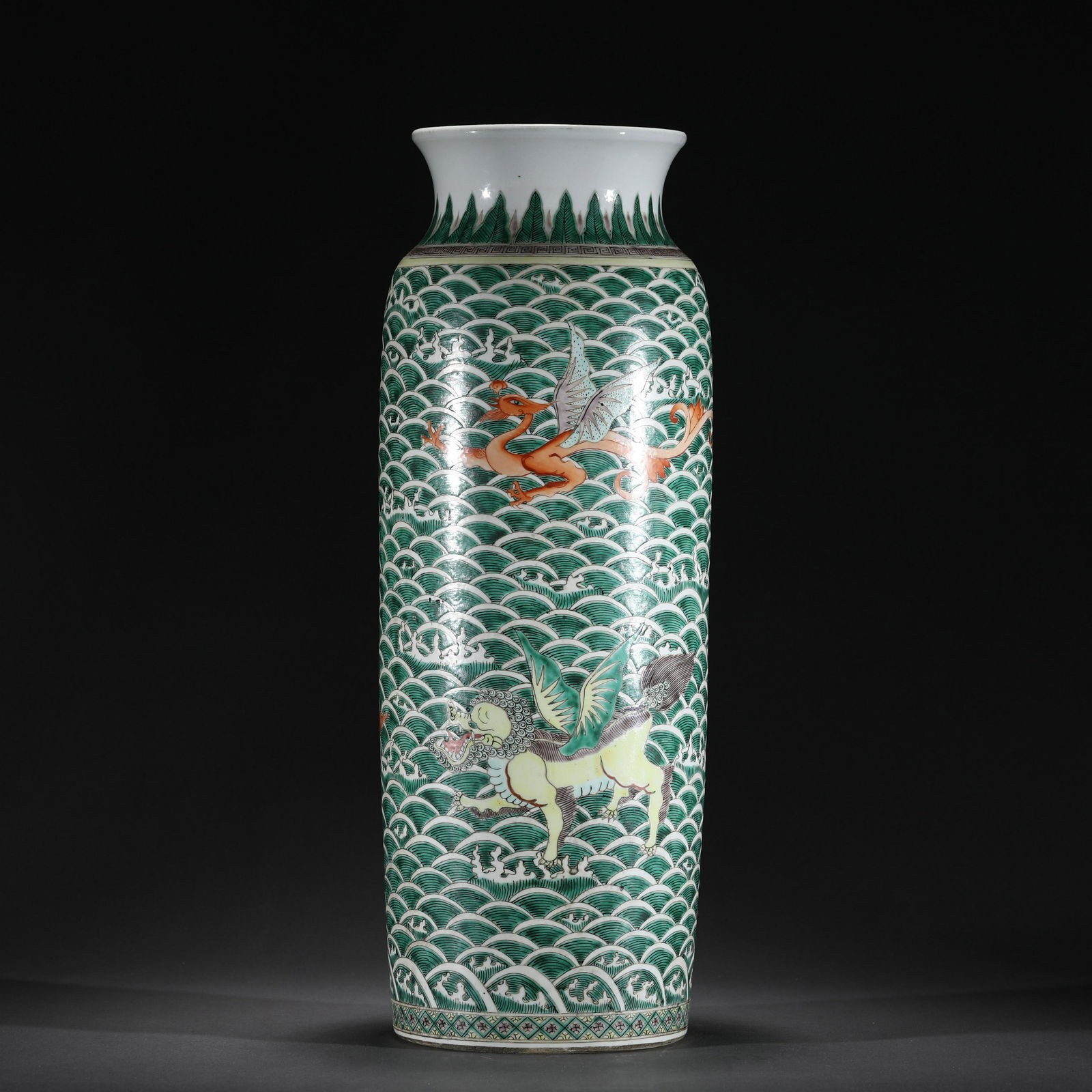 A WUCAI GLAZE PORCELAIN