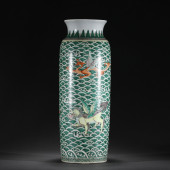 A WUCAI GLAZE PORCELAIN VASE,Q