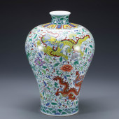 A WUCAI PORCELAIN DRAGON VASE,