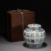 A WUCAI PORCELAIN LIDDED JAR,Q