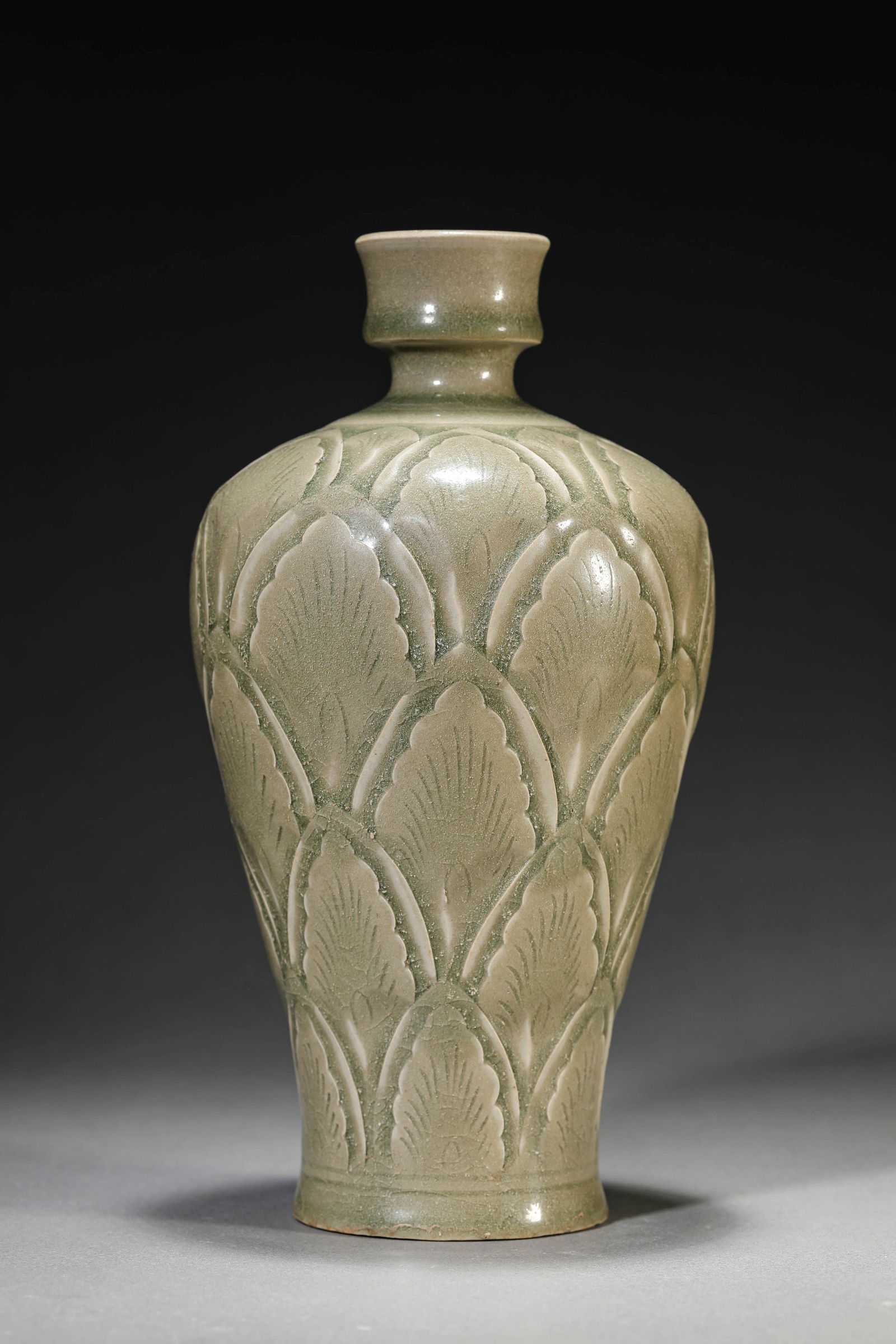 A YAOZHOU CARVED 'FLORAL'