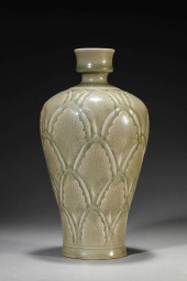 A YAOZHOU CARVED 'FLORAL' MEIP