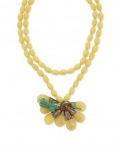 A YELLOW GLASS BEAD NECKLACE W