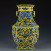 A YELLOW GLAZE BLUE AND WHITE