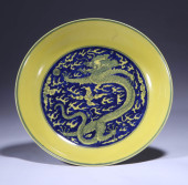 A YELLOW GLAZED BLUE AND WHITE