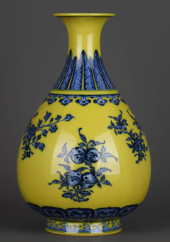 A YELLOW-GLAZED BLUE AND WHITE