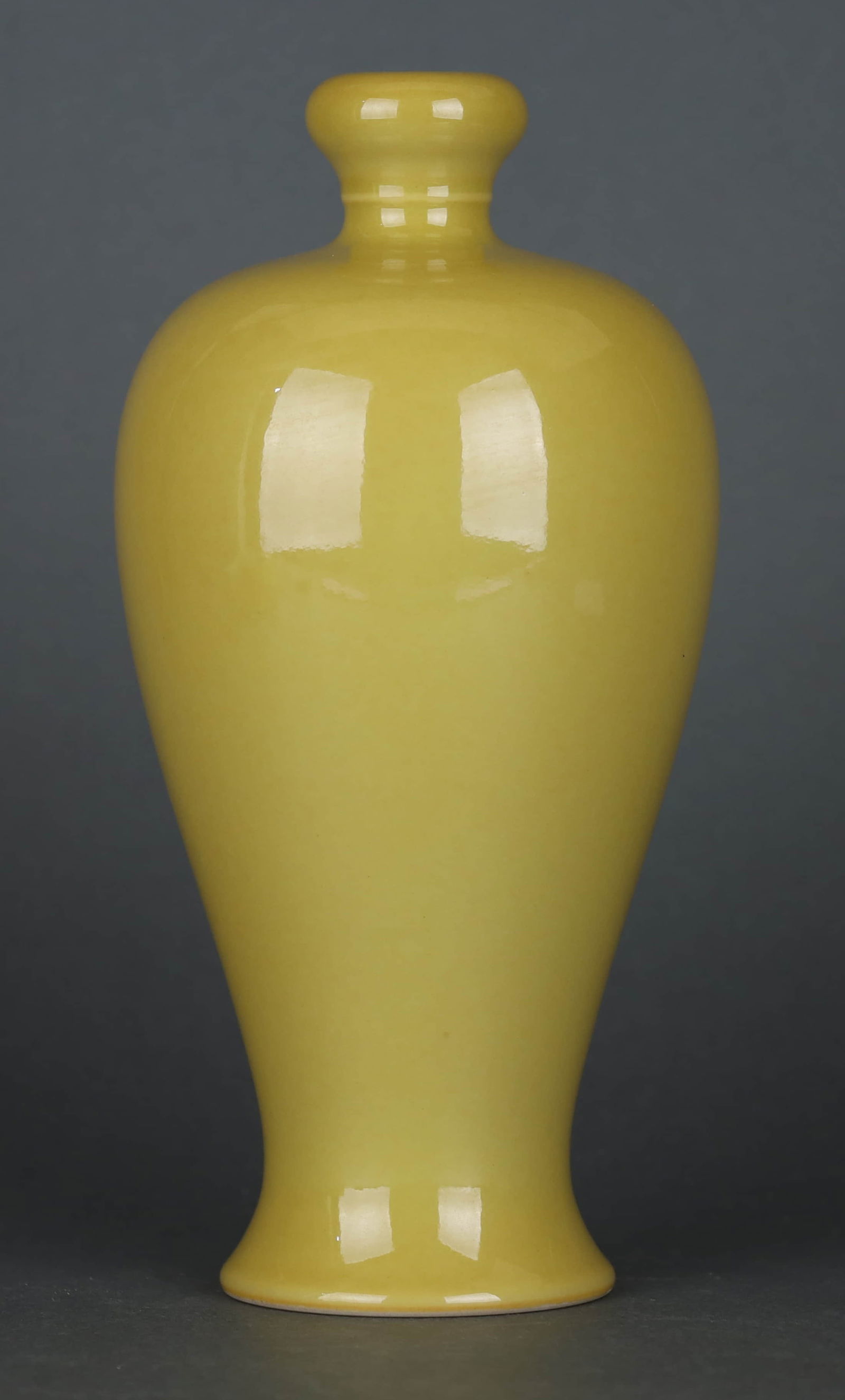 A YELLOW-GLAZED GARLIC HEAD