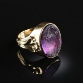 A YELLOW GOLD AND AMETHYST MEN