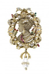 A Yellow Gold Diamond Ruby Pea