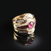 A YELLOW GOLD, RUBY, AND DIAMO