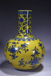 A YELLOW GROUND BLUE AND WHITE