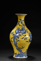 A YELLOW-GROUND BLUE AND WHITE