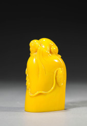 A YELLOW MATERIAL LIUHAI PLAYS