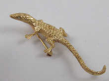 A yellow metal (tests 14 ct gold)