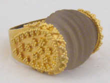 A yellow metal (tests 14 carat