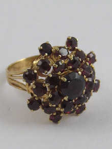 A yellow metal (tests 14 ct gold)