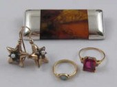 A yellow metal (tests 14ct gol